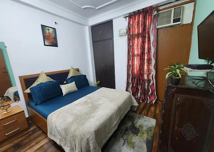 Homlee-Best Value Flat With Kitchen Near Metro