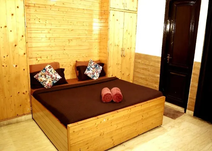 Divine Inn Hotel Rajouri Garden