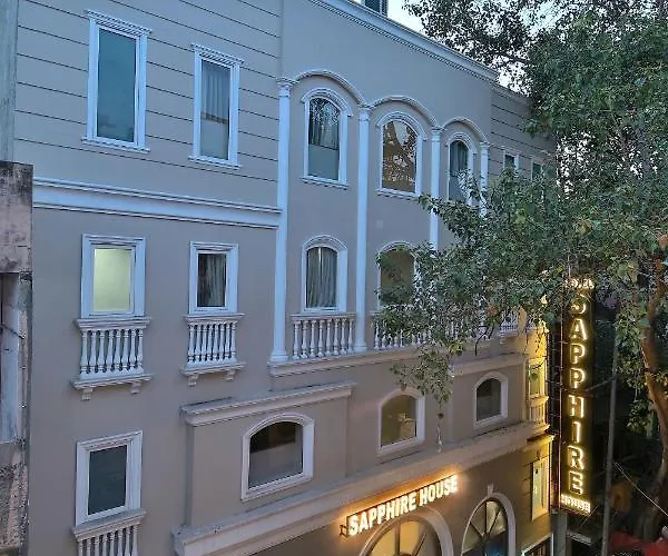 Hotel Sapphire House - 3 Mins Walk From Metro And 5 Mins From Rail Station