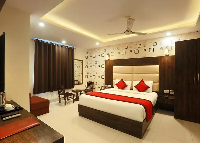 Oaks Inn Plaza At Delhi Airport
