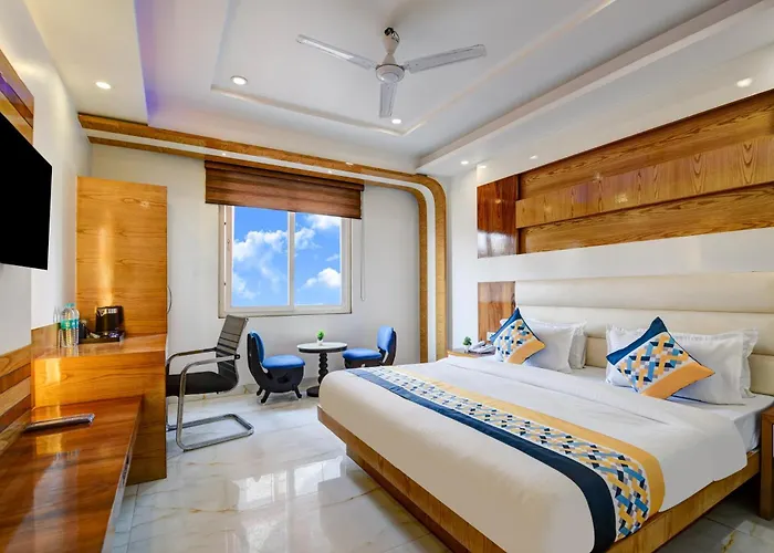 The York Legacy Hotel - 2 Minutes Walk From New Delhi Railway Station