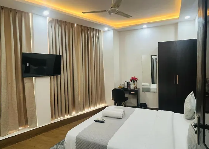 Hotel Mannat Green Near Naraina Vihar Metro Station