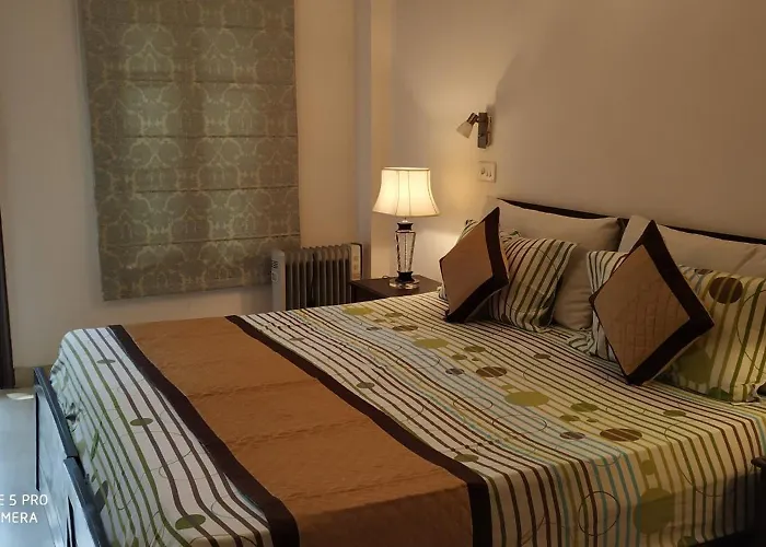 Short Stay Luxury Separate 3Bhk In Green Park Near Metro With Lift Minimum 3 Nights