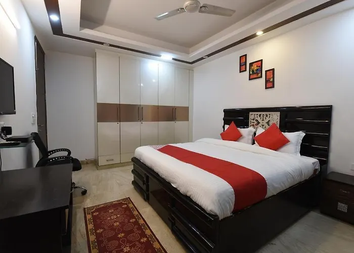 Golden Bed And Breakfast- High Quality Rooms In South Ex-1 D Block