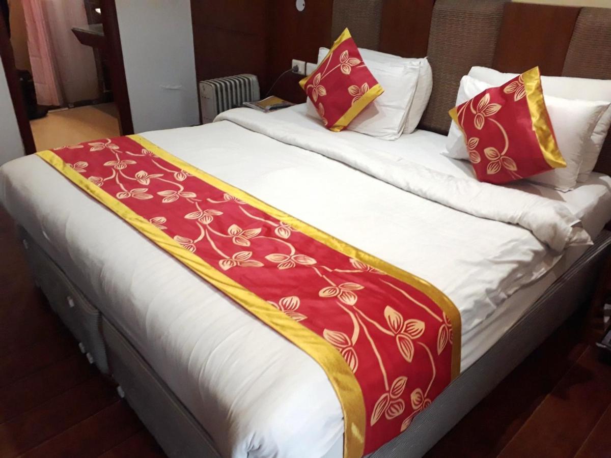 Airport Golden Bliss Near Delhi Airport 3*