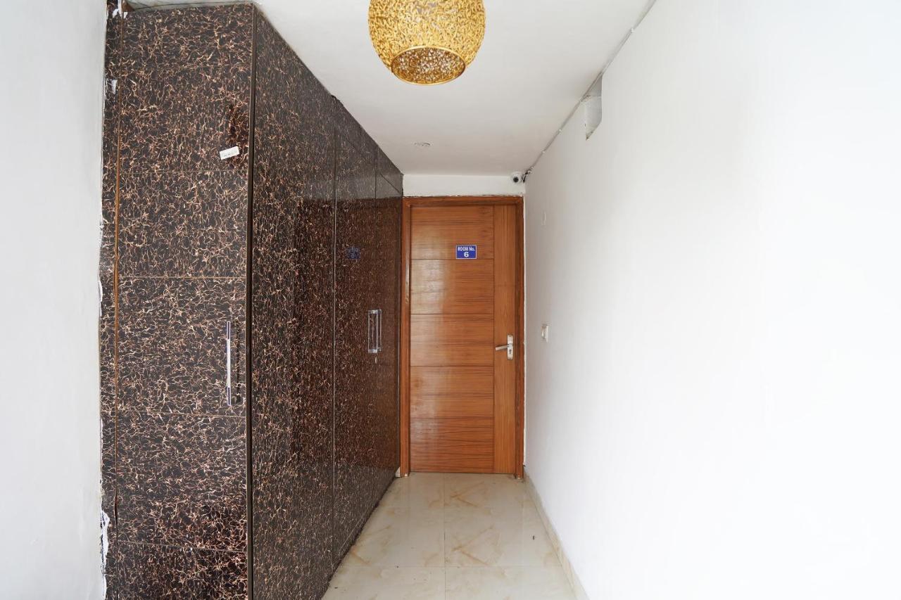 Oyo Sunroof Residency Near Dlf Avenue Saket Hotel New Delhi
