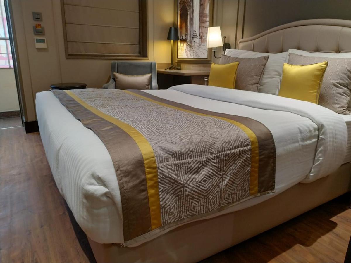 The Corus Hotel New Delhi