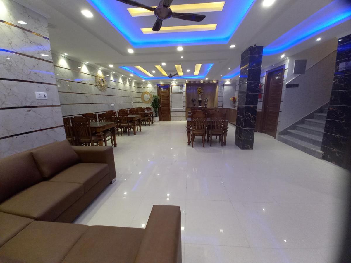 Hotel Festival Mahipalpur Delhi Airport - Near Delhi Aerocity Hotel 3*