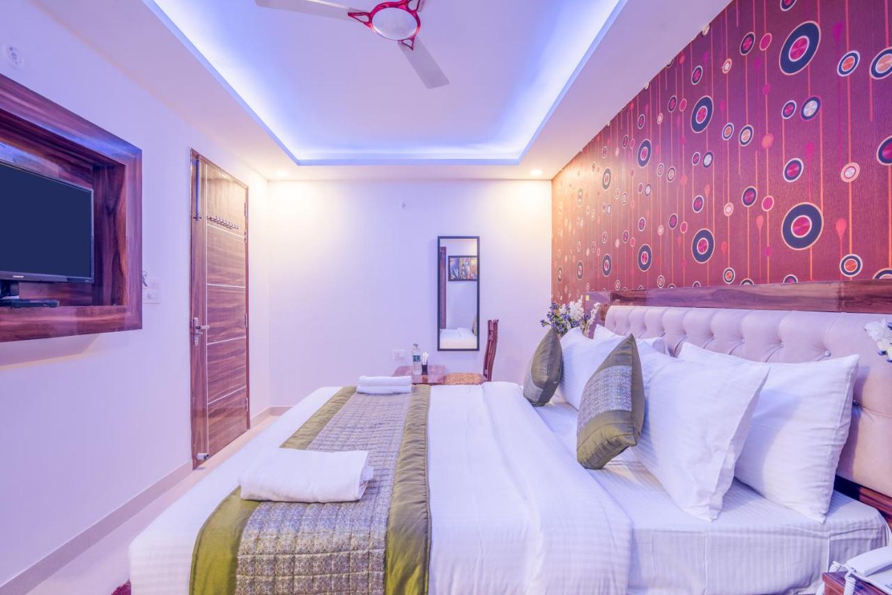 Hotel Festival Mahipalpur Delhi Airport - Near Delhi Aerocity Hotel New Delhi