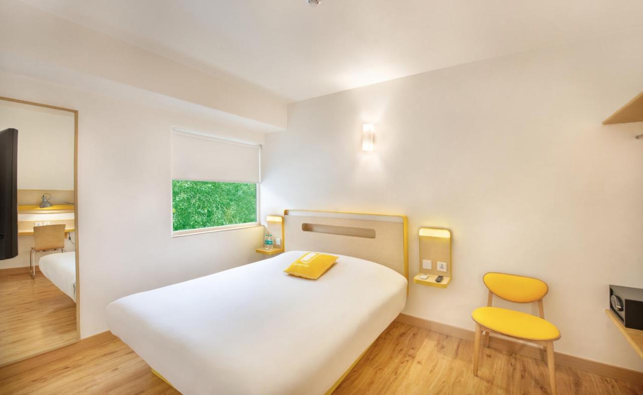 Bloomrooms @ Janpath Hotel 4*