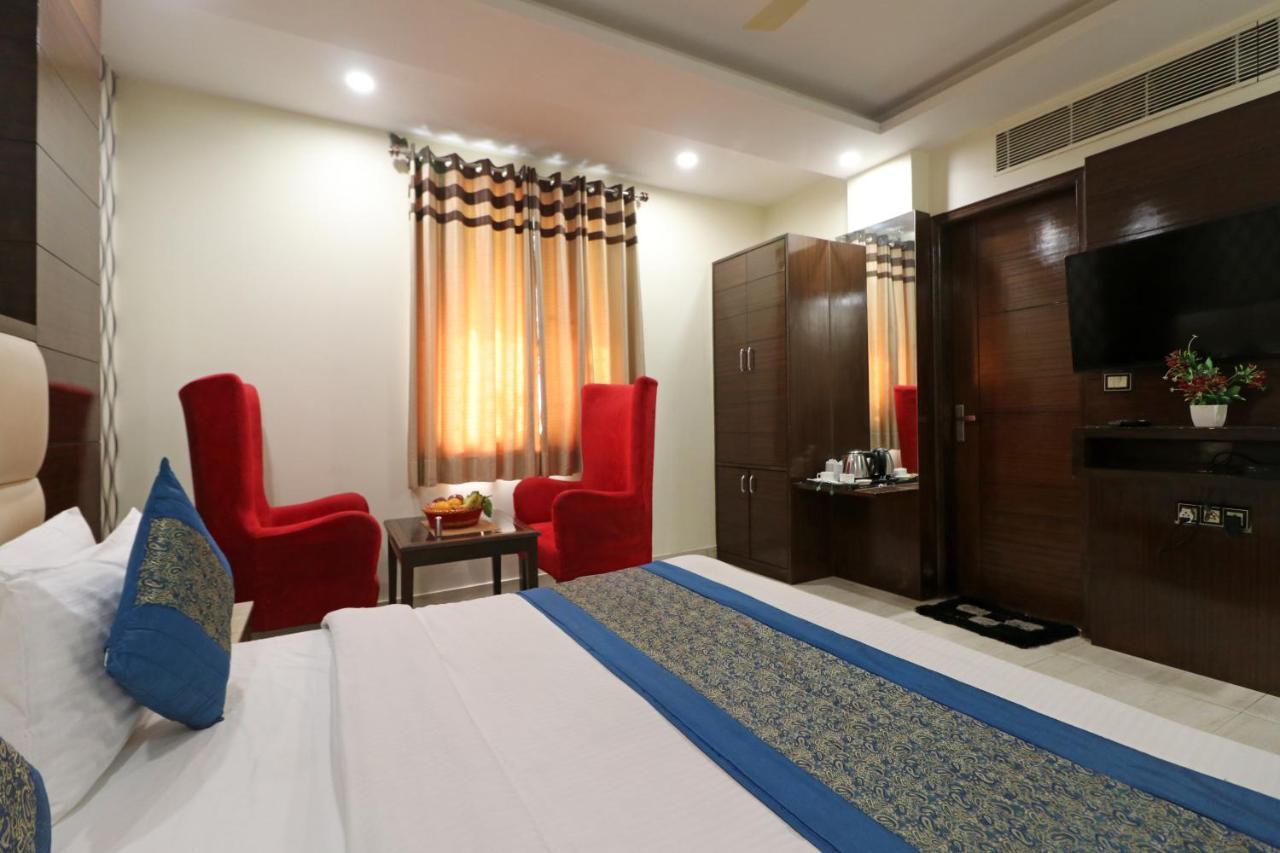 Mannat International By Mannat Hotel 3*