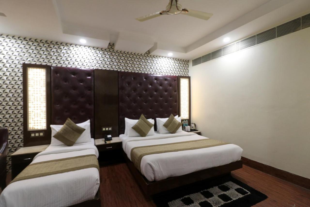 Mannat International By Mannat Hotel 3*