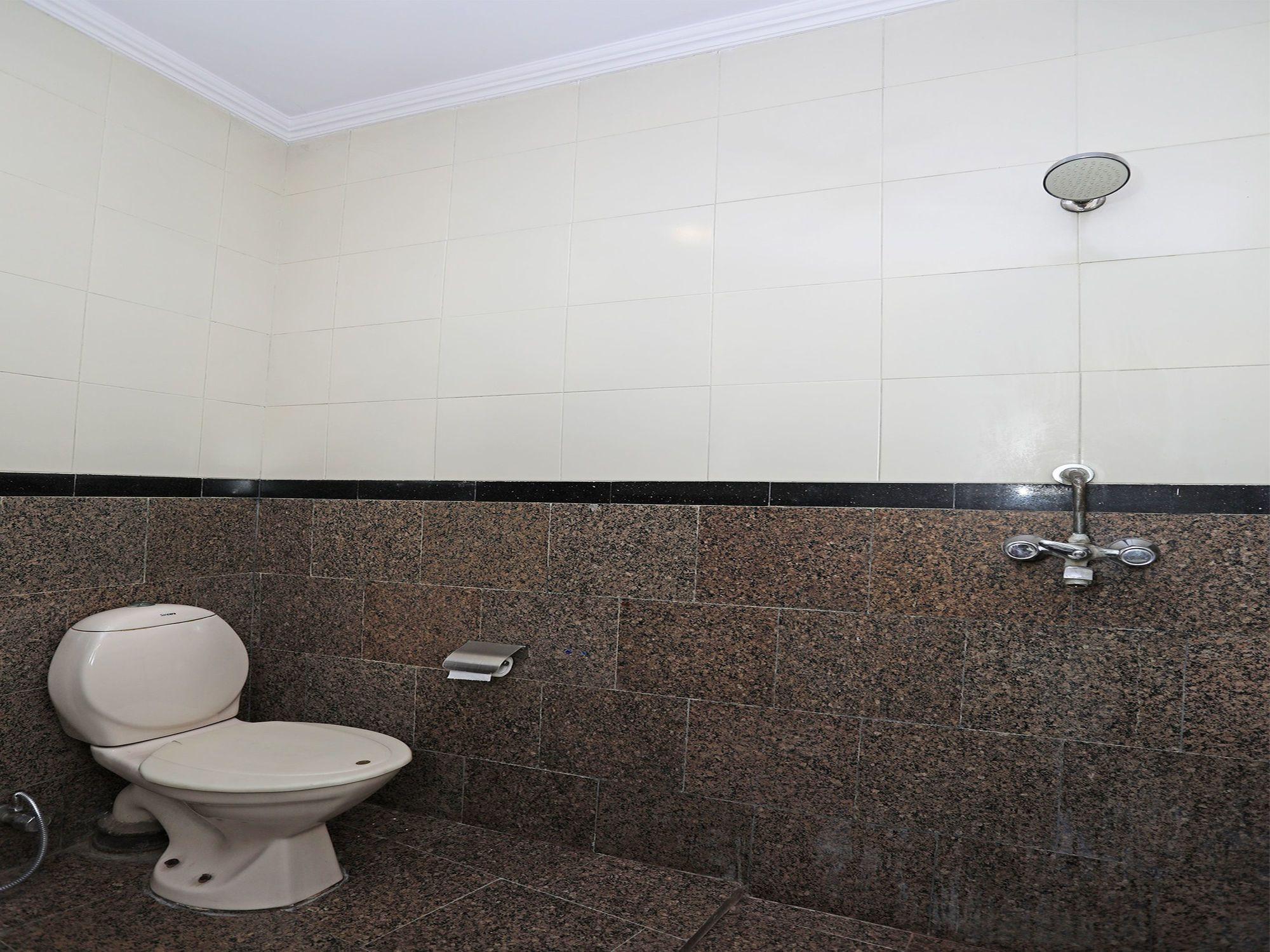 Capital O 10750 Vivek Hotel