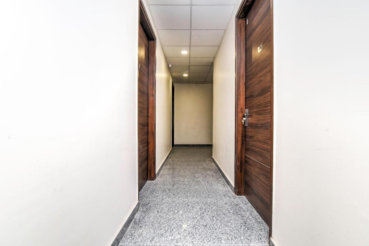 Oyo 80678 Shreenath Residency New Delhi
