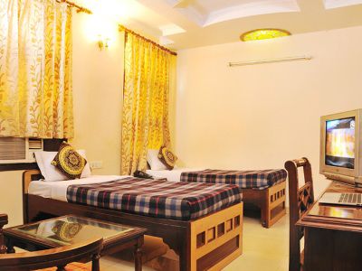 Treebo Paras International Hotel