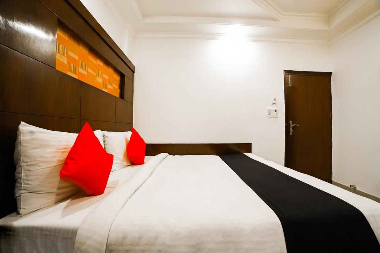 Delhi Heart At Railway Station Hotel