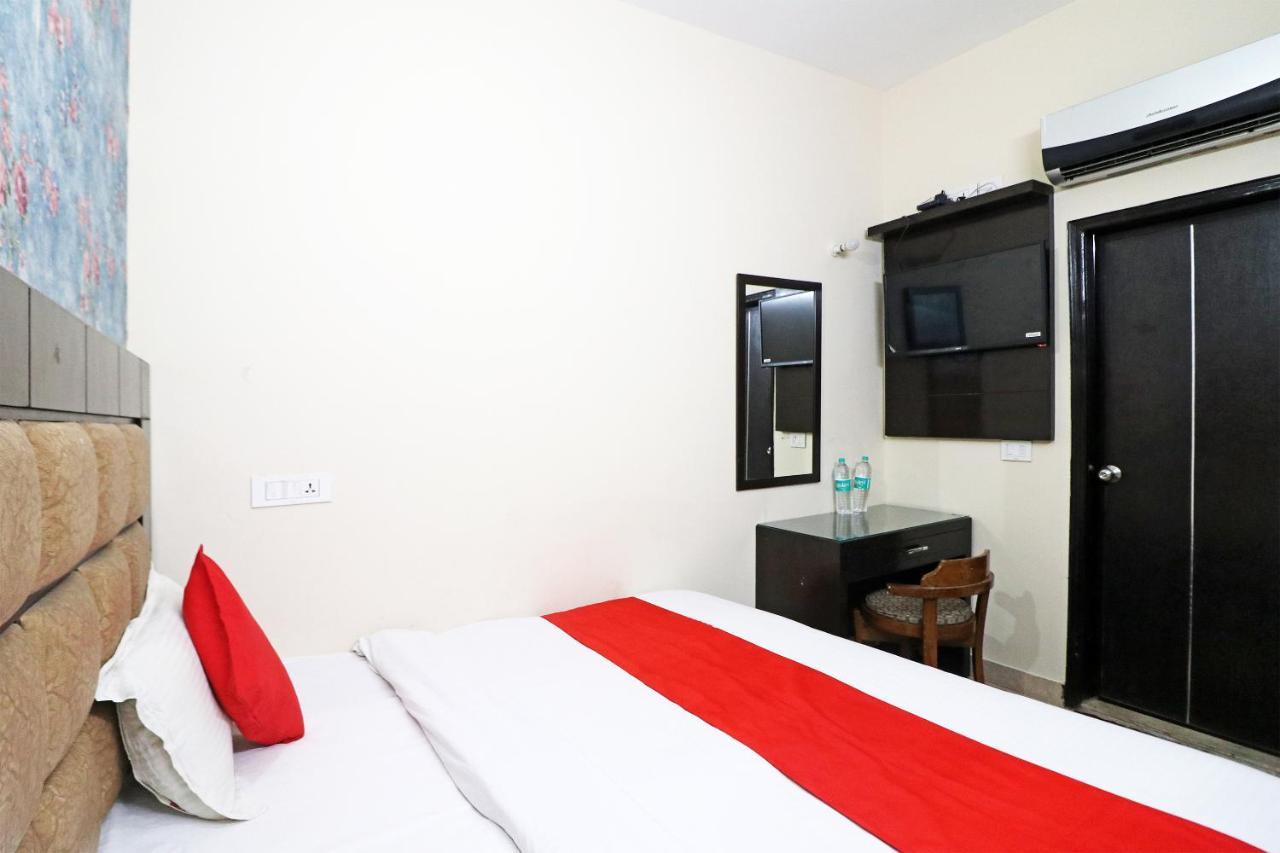 Guest house Westend 5 Mint From Nizamuddin Railway Station