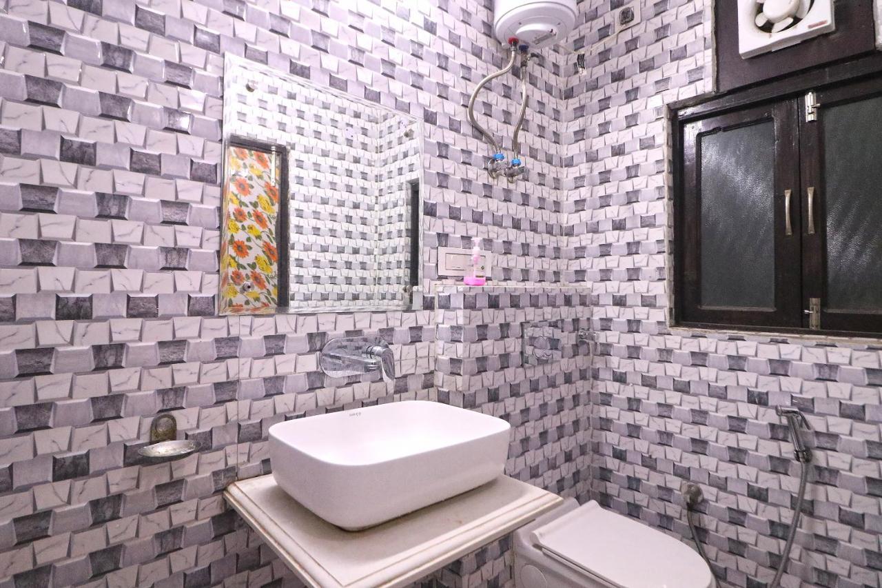 Westend 5 Mint From Nizamuddin Railway Station Guest house