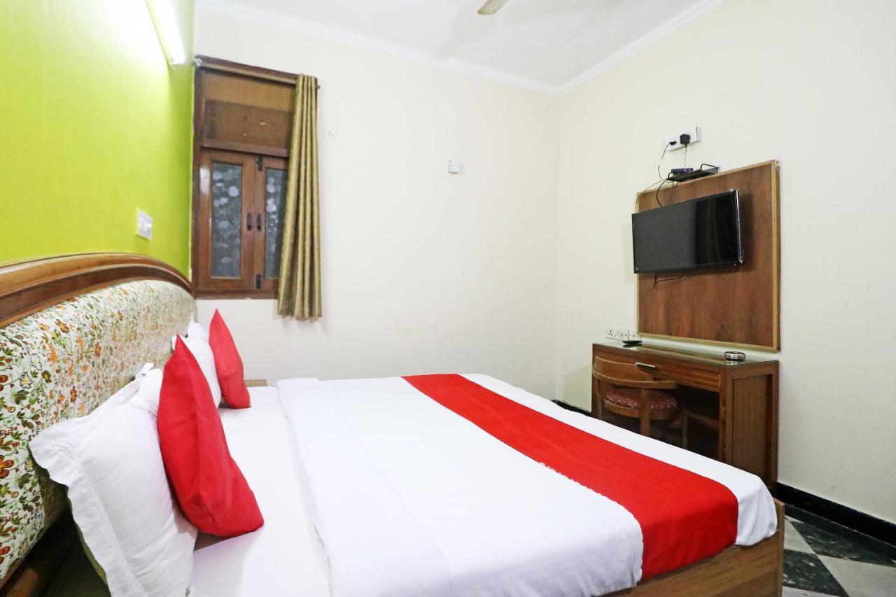 Guest house Westend 5 Mint From Nizamuddin Railway Station 2*