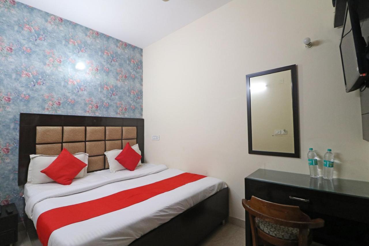 Guest house Westend 5 Mint From Nizamuddin Railway Station New Delhi