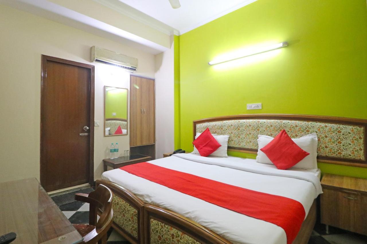 Westend 5 Mint From Nizamuddin Railway Station Guest house