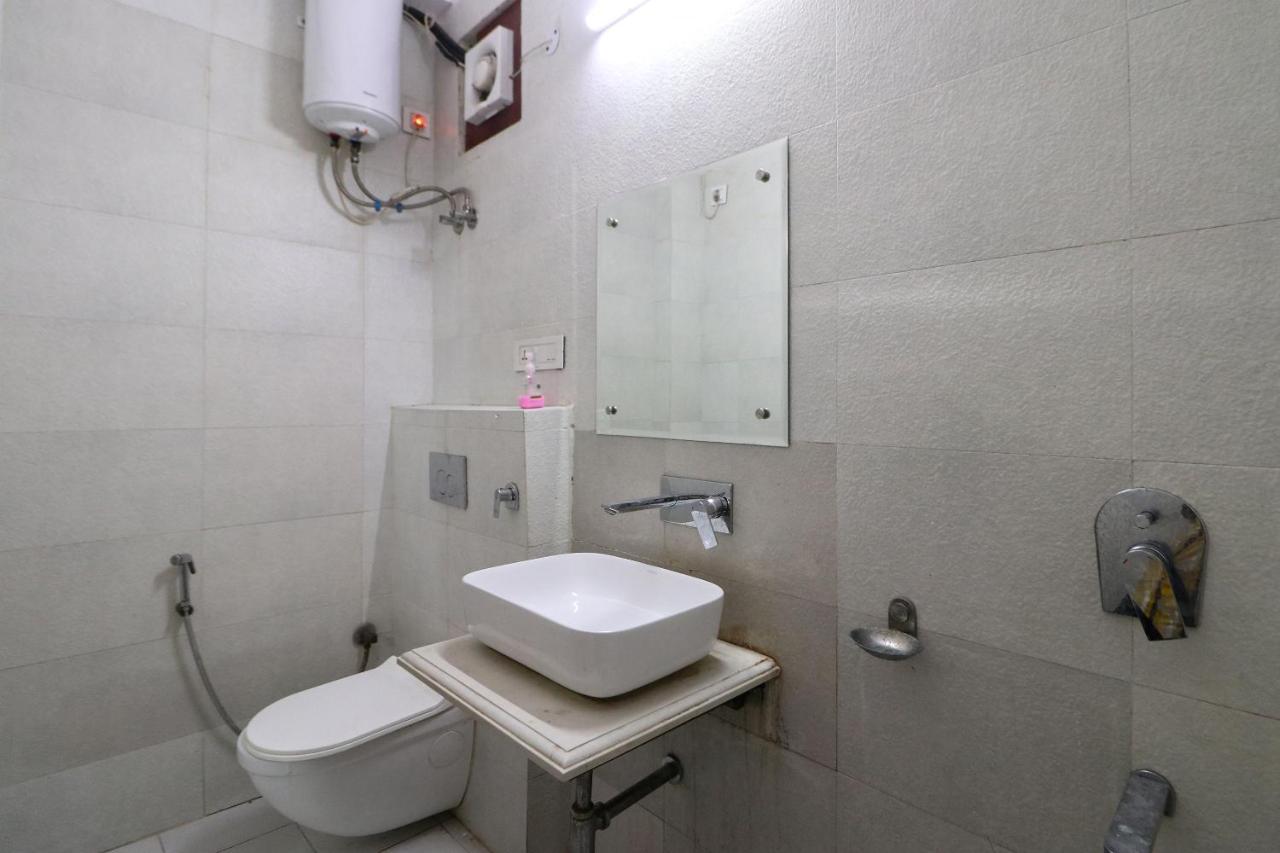 Guest house Westend 5 Mint From Nizamuddin Railway Station