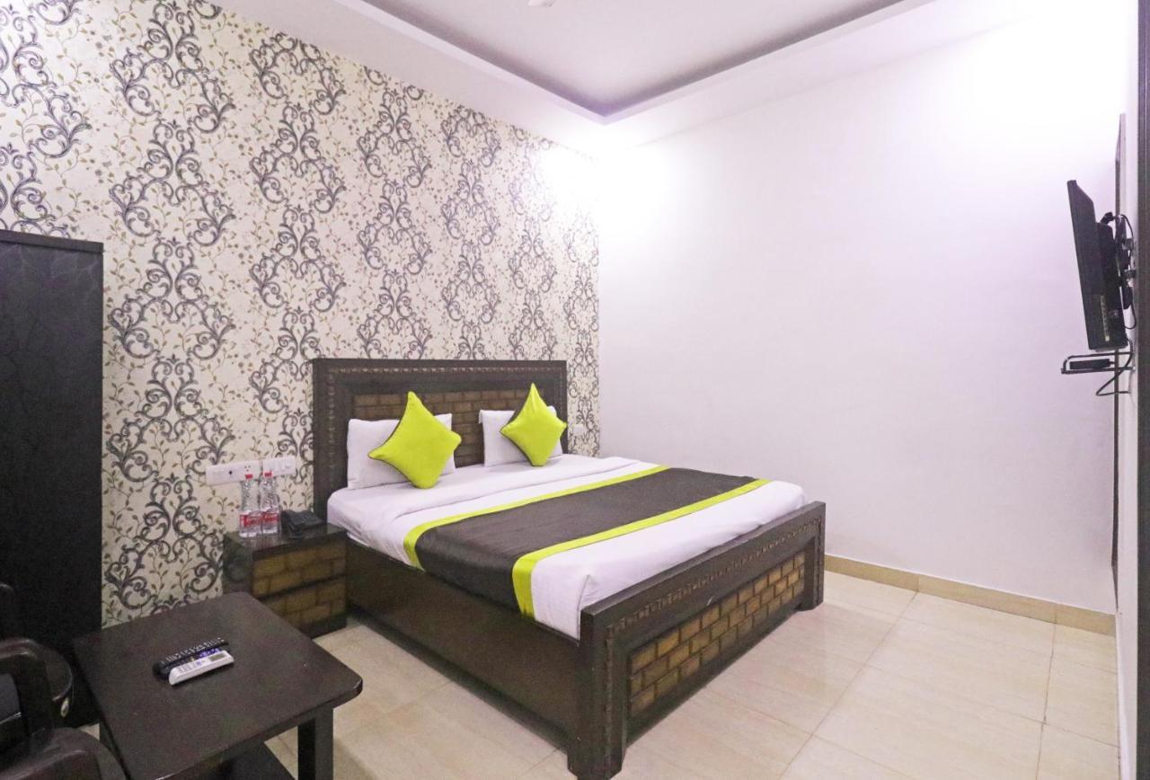 Ashoka Palace Near Igi Airport 4* New Delhi