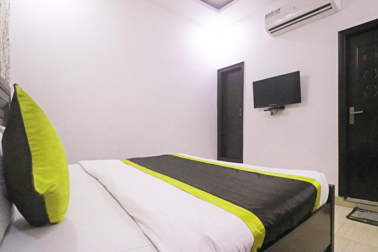 Hotel Ashoka Palace Near Igi Airport 4*