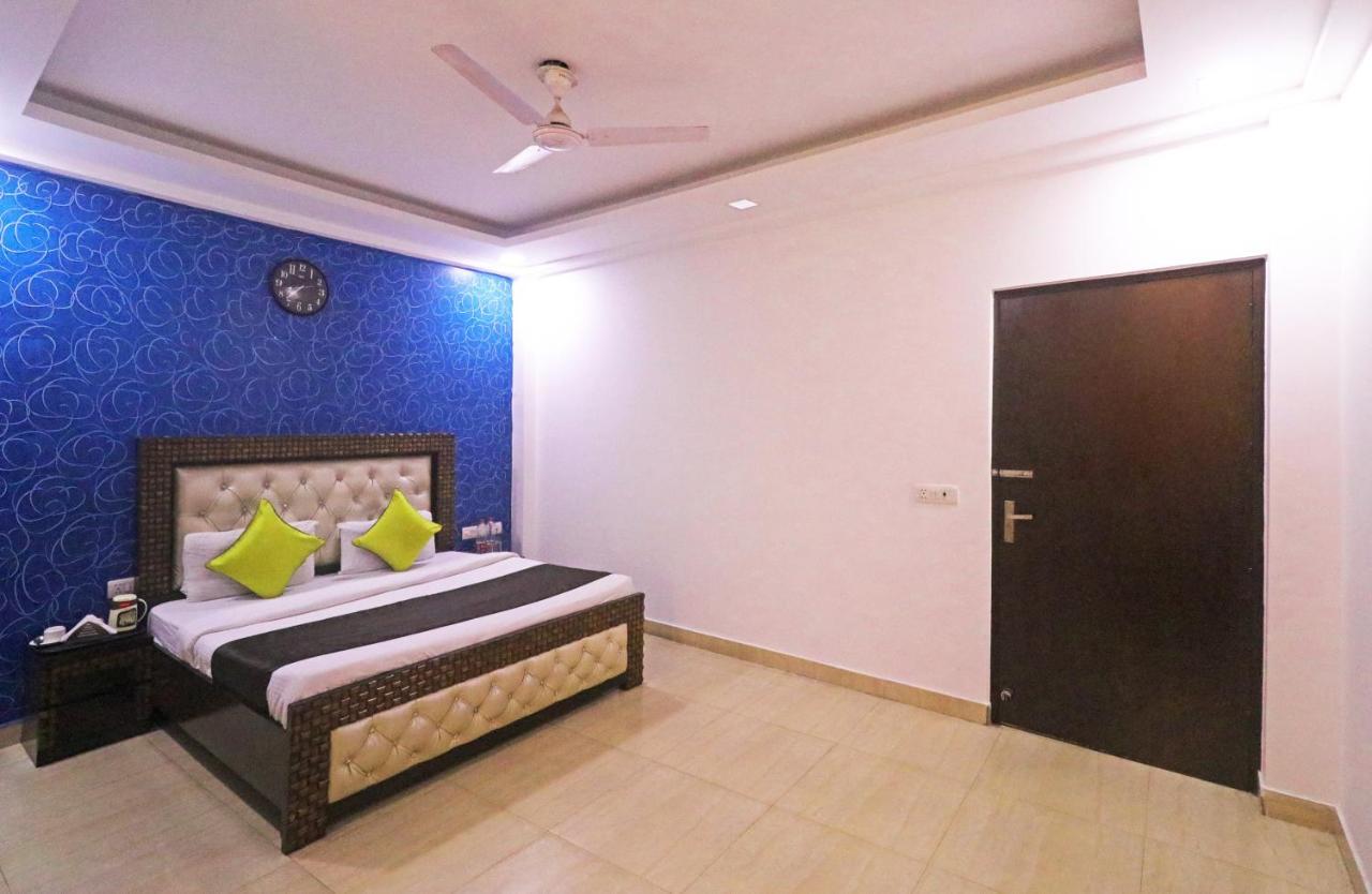 Hotel Ashoka Palace Near Igi Airport 4*
