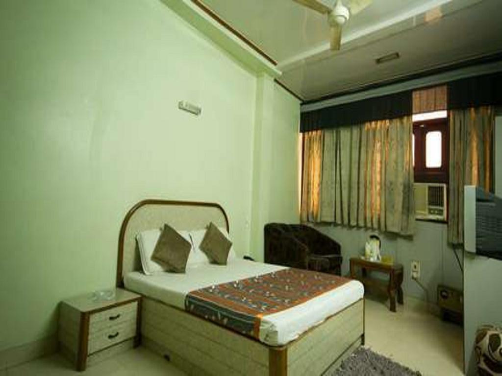Hotel Woodland Deluxe New Delhi
