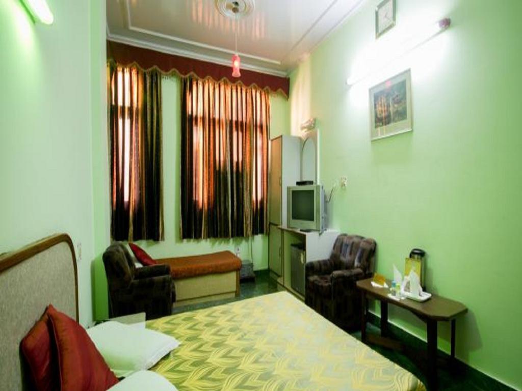 Woodland Deluxe Hotel 2*