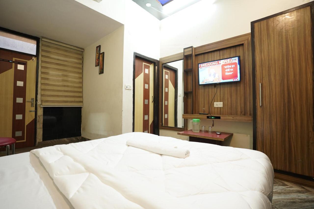 Hotel Amar Palace By Wb *