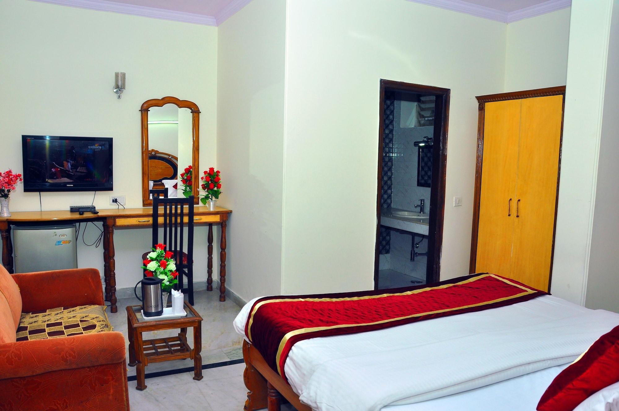 Royal Holidays Hotel New Delhi