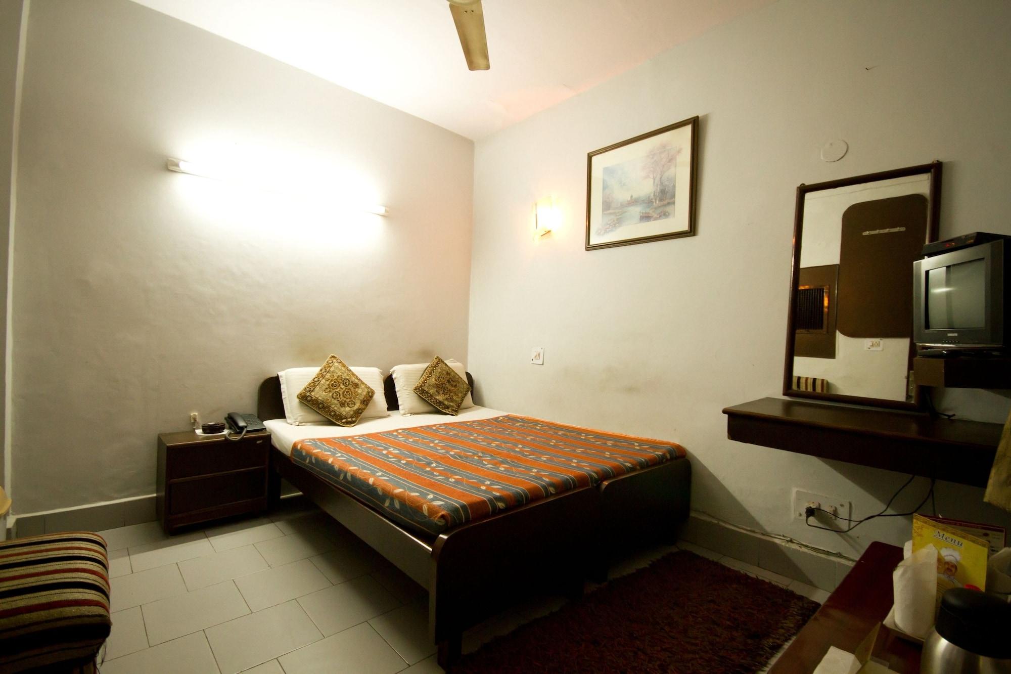 Woodland Deluxe Hotel 2*