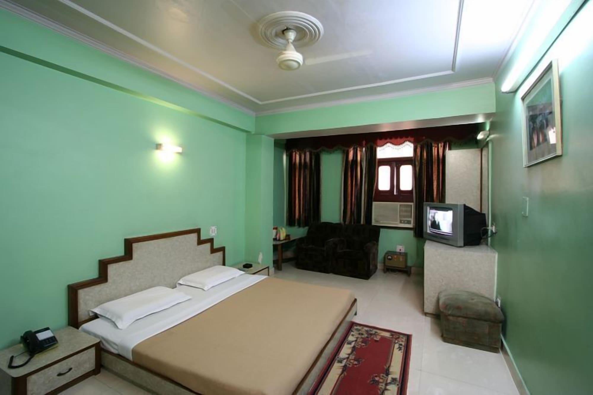 Hotel Woodland Deluxe New Delhi