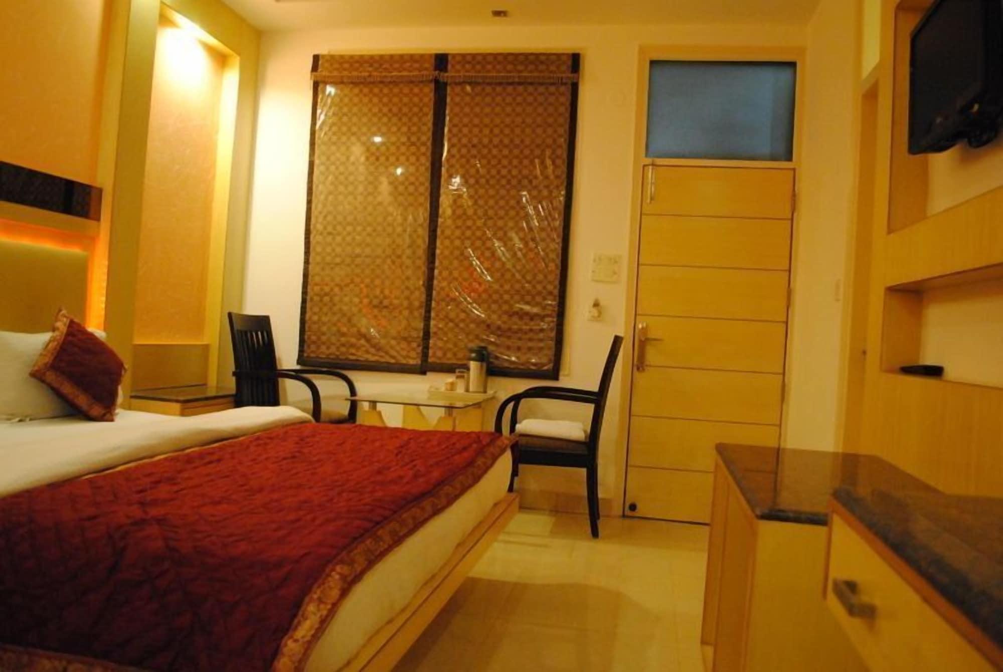 Hotel Baba Deluxe Near Railway Station And Center -by Rcg New Delhi