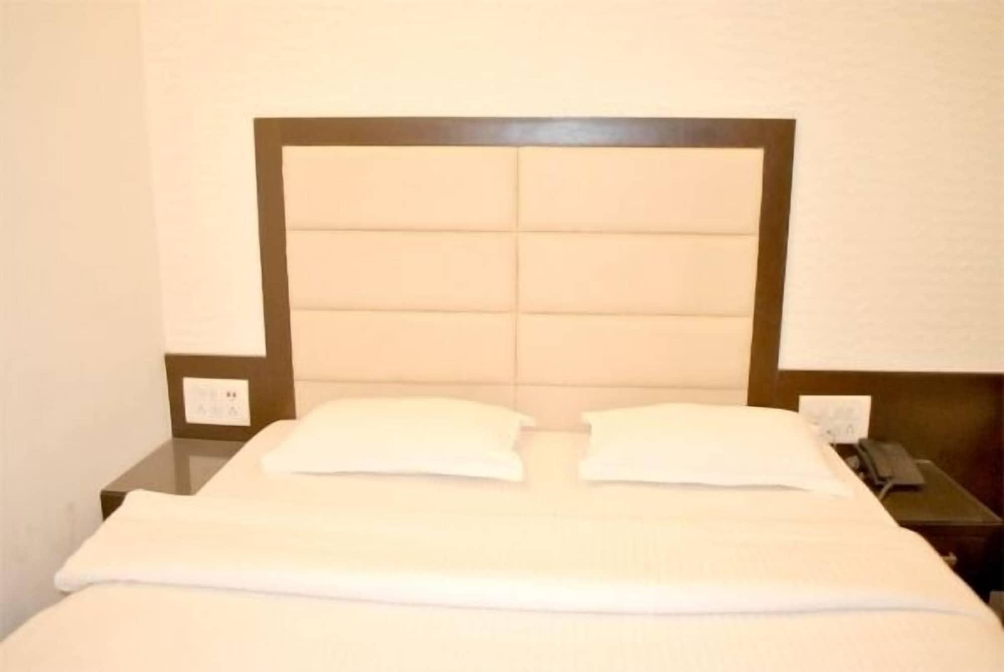 Baba Deluxe Near Railway Station And Center -by Rcg Hotel New Delhi
