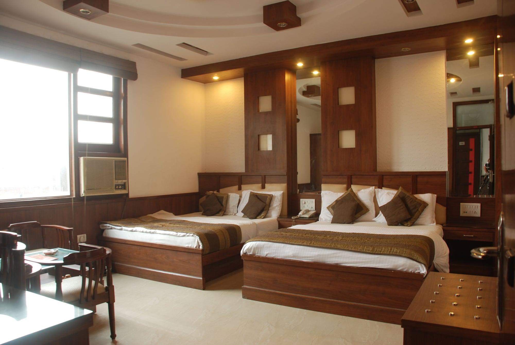 Baba Deluxe Near Railway Station And Center -by Rcg