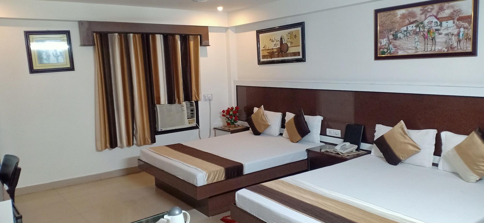 Hotel Su Shree Continental 5 Minutes Walk From Railway Station 3*