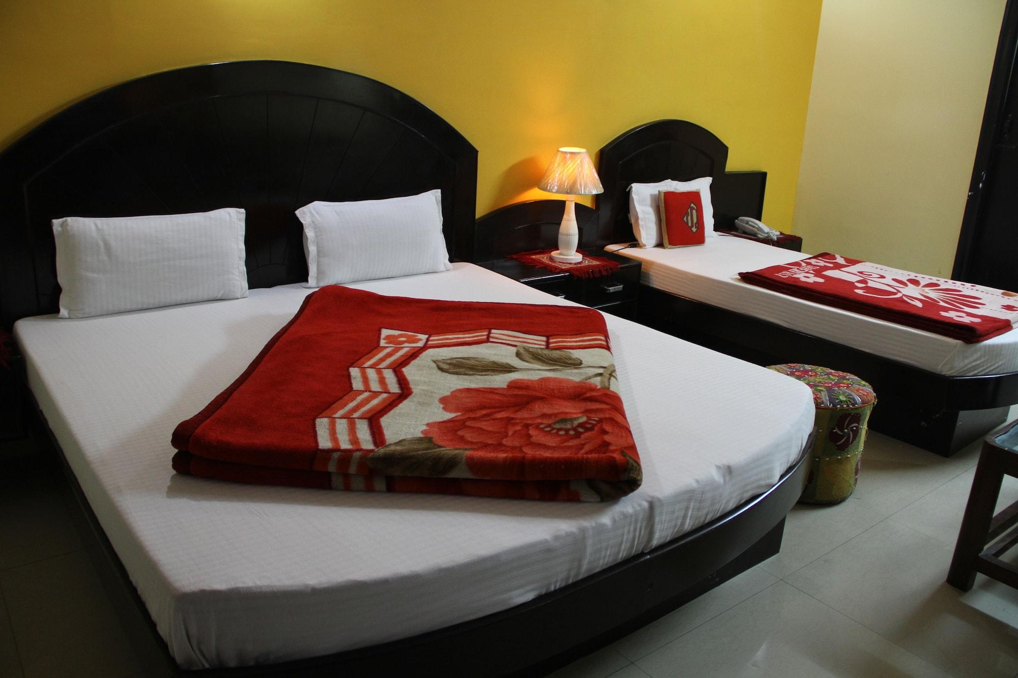 Hotel Su Shree Continental 5 Minutes Walk From Railway Station 3*