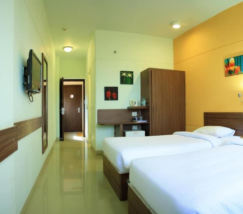 East Delhi 3*