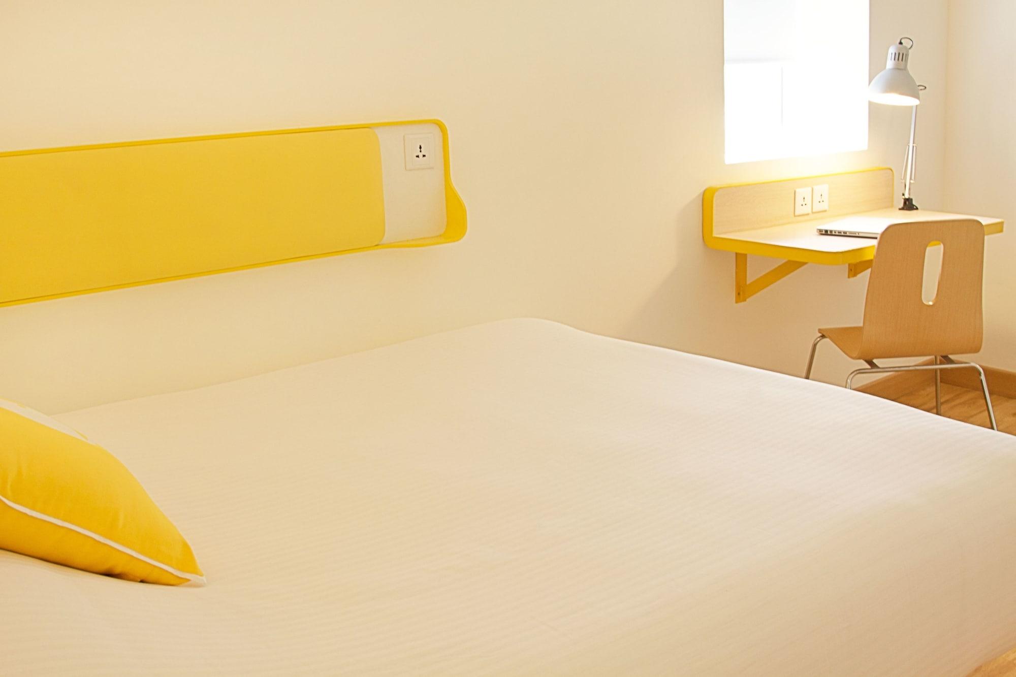 Bloomrooms @ Janpath Hotel 4*