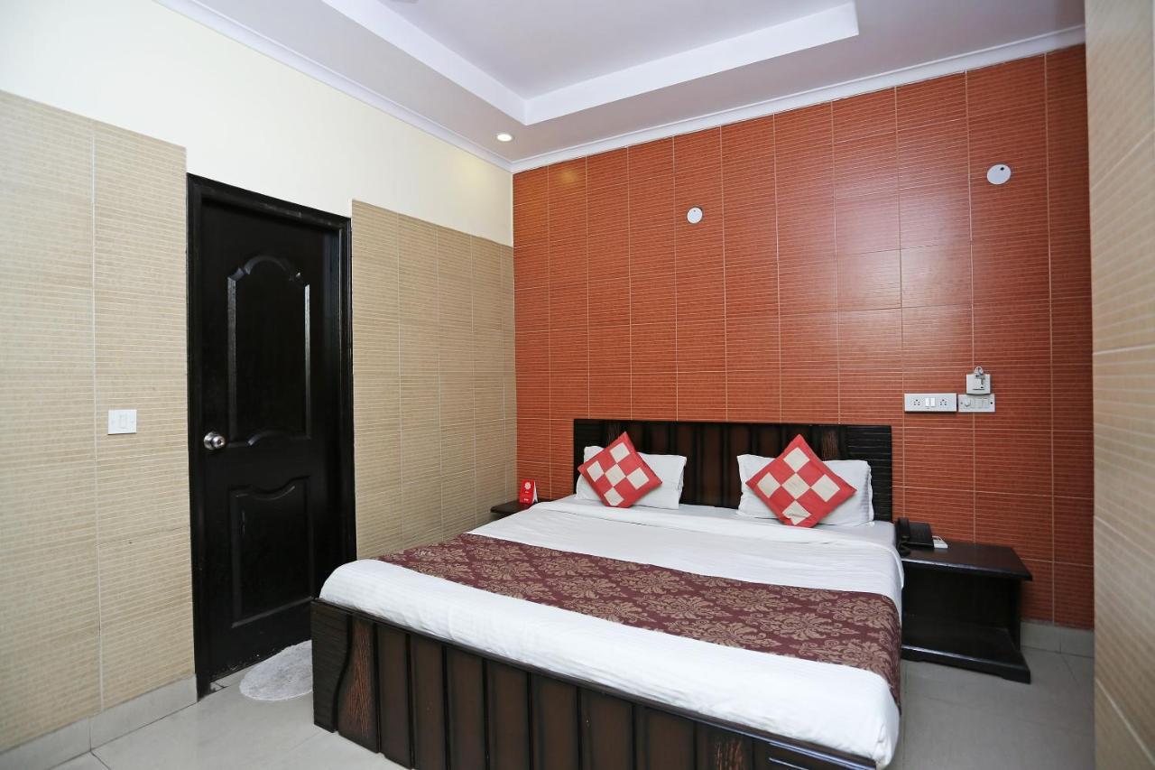 Hotel Oyo Flagship 14164 Satwah 29 3*