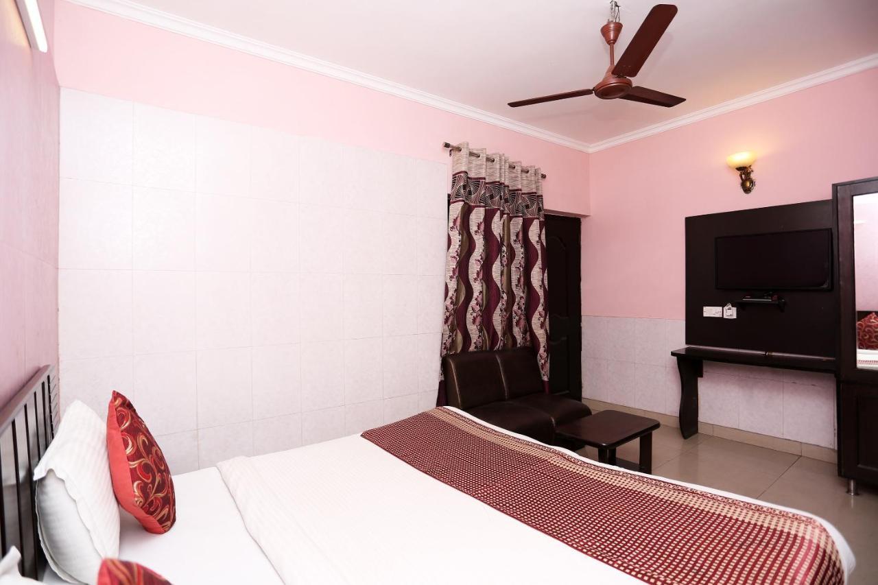 Hotel Oyo Flagship 14164 Satwah 29 3*