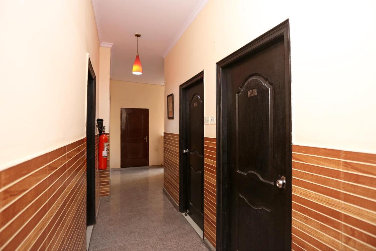 Oyo Flagship 14164 Satwah 29 Hotel Nova Deli