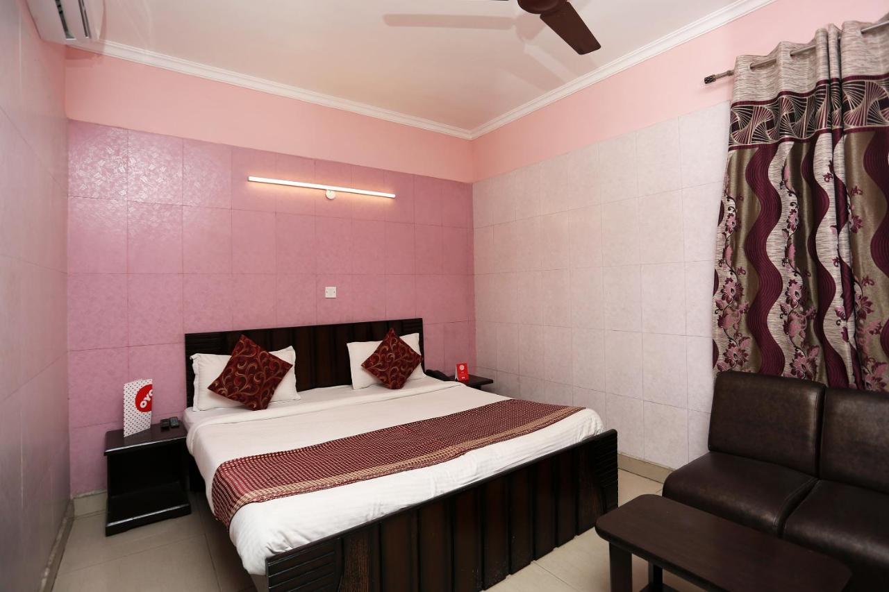 Hotel Oyo Flagship 14164 Satwah 29 3*