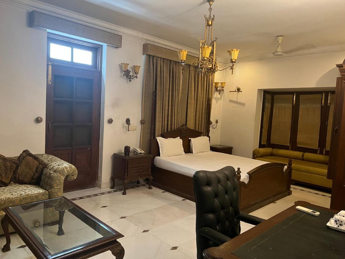 33 Bed & Breakfast New Delhi