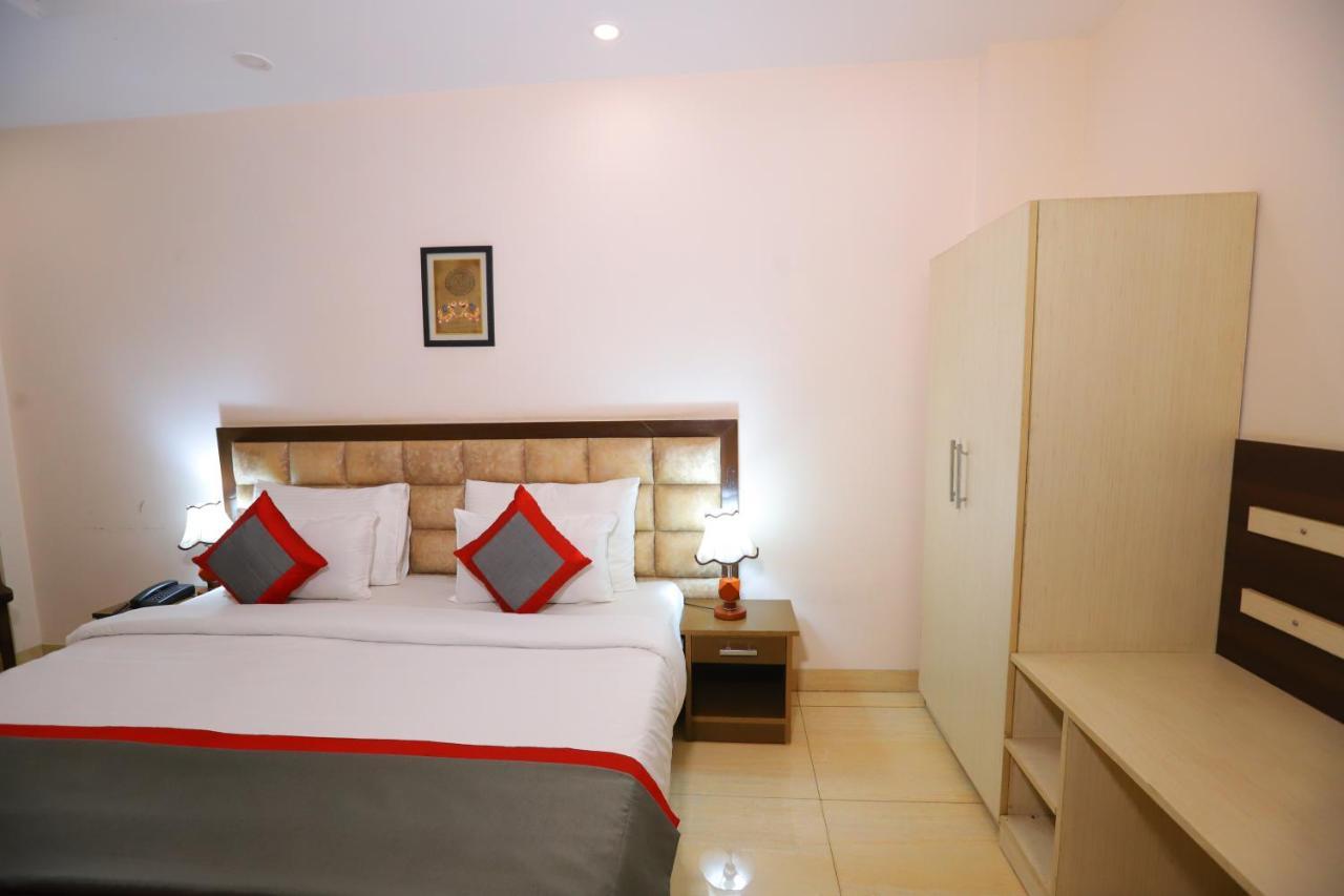 Nirvana Suits By Qotel Jasola - Near Apollo Hospital In Hotel New Delhi