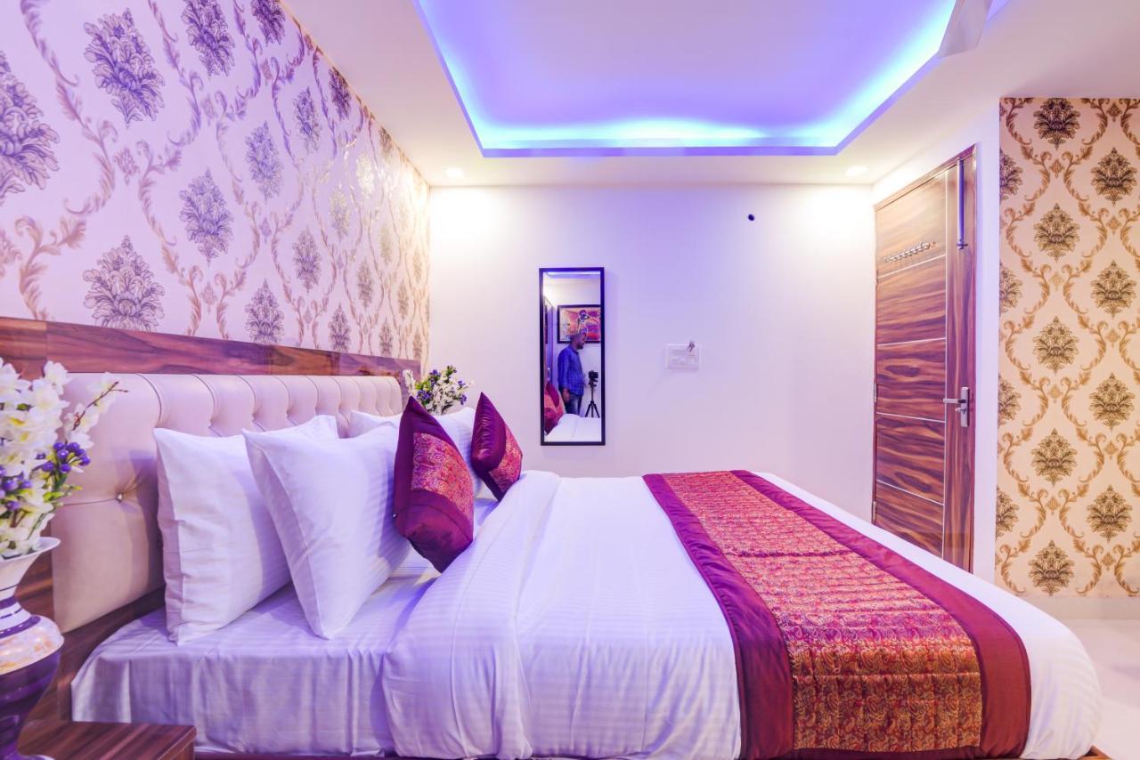 Hotel Festival Mahipalpur Delhi Airport - Near Delhi Aerocity Hotel