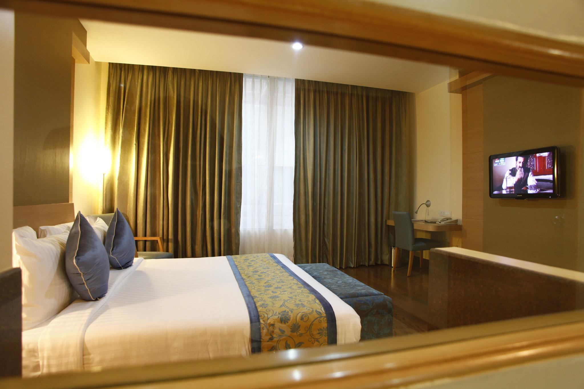 Hotel Clarks Nehru Place 3*